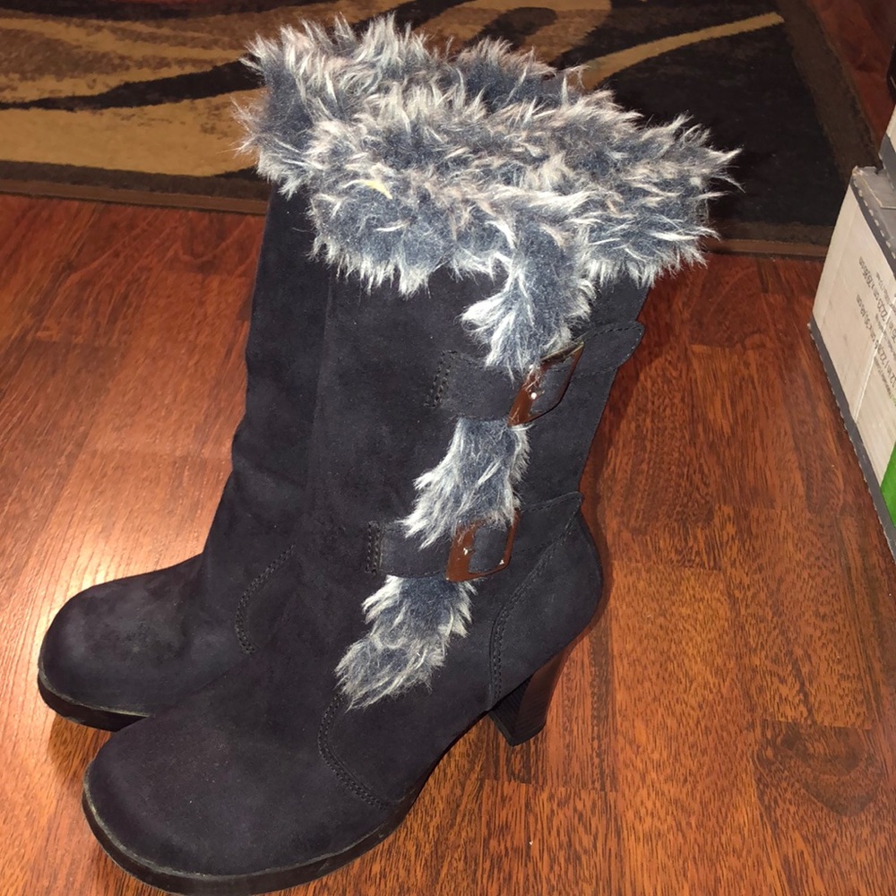 3/25 heel cute boots worn very few times